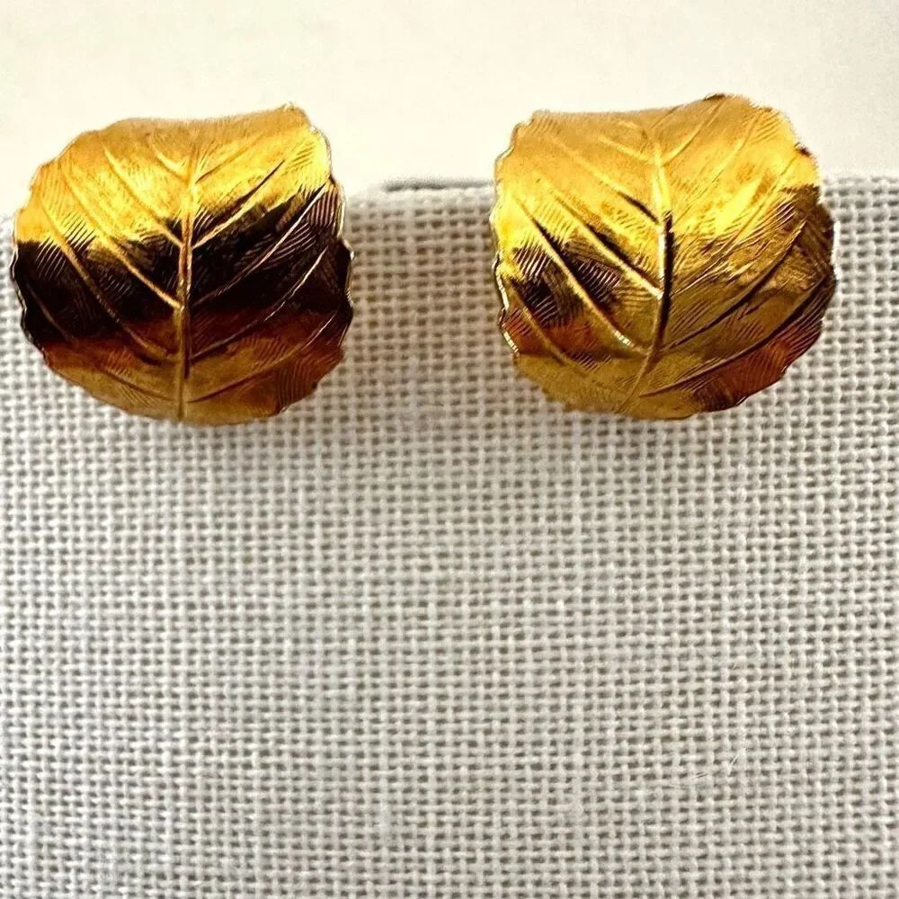 Napier vintage leaf clip on earrings